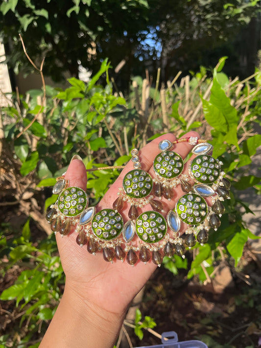 Amyra necklace - Mehendi green